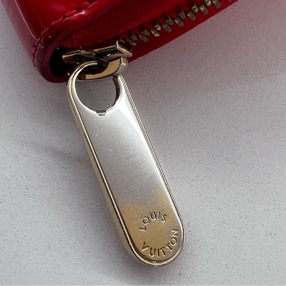 LOUIS VUITTON Vernis wallet - Picture 10 of 12